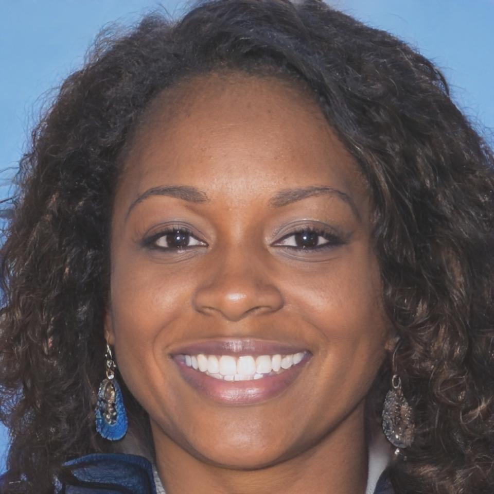 Saskia Veldhuizen demonstrating expense tracking methods